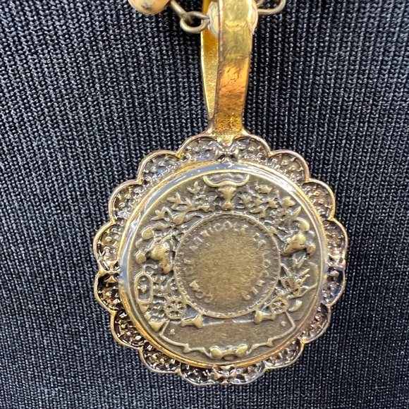 Melania Clara Necklace - Picture 3 of 9